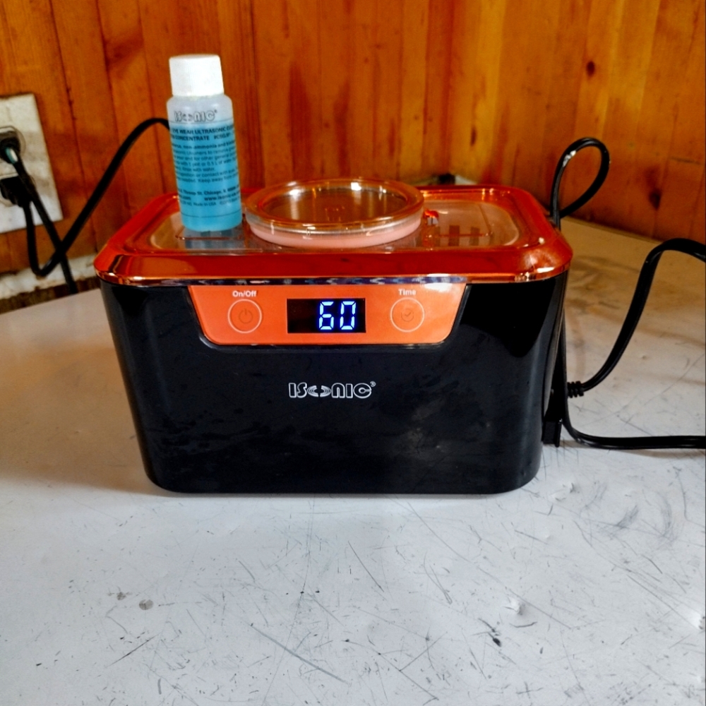 Jewelry cleaner